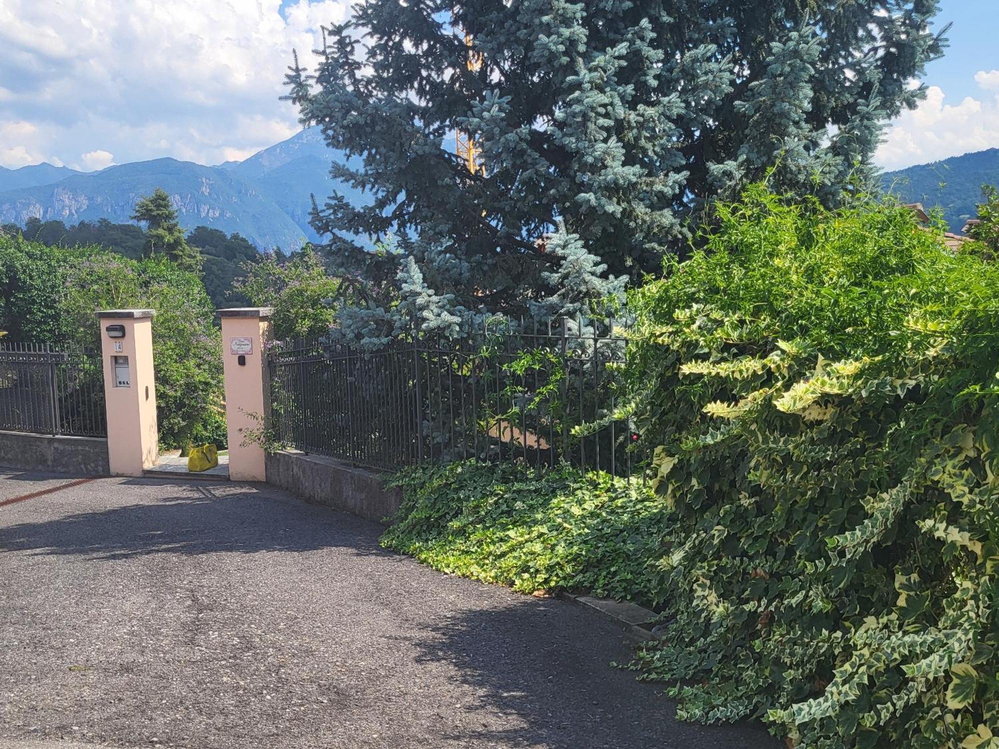 Casa Intignano - Appartamento Con Terrazzo Vista Lago Tremezzo Værelse billede